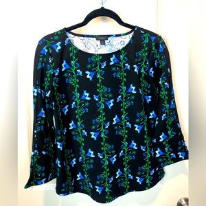 Beautiful Ann Taylor flower shirt size S